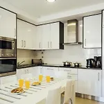 Modern * 2 Bedrooms * Pool Apartament *