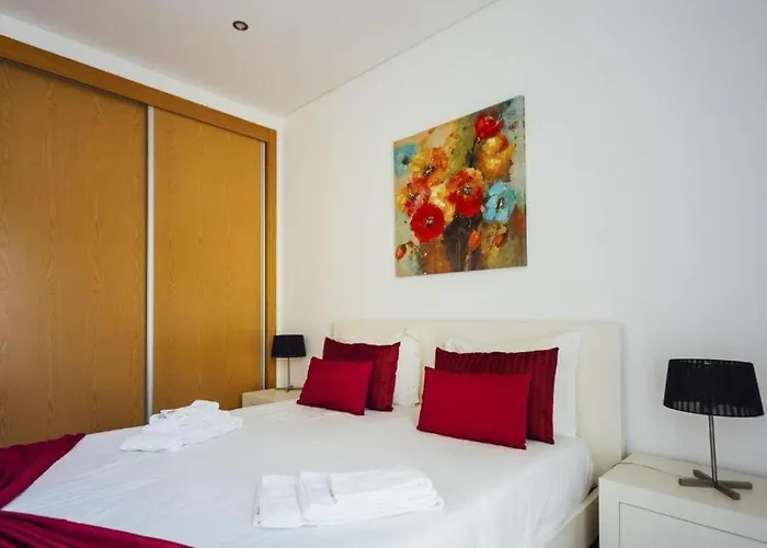 Modern * 2 Bedrooms * Pool São Martinho do Porto